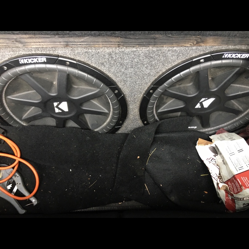 2’15s Kickers W/ Amp